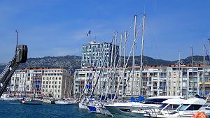 17 Toulon son Port et sa Mairie